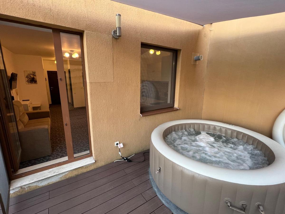 Coroni Studio With Jacuzzi Brasov Ngoại thất bức ảnh
